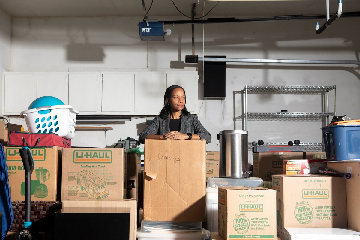 Доктору Келли МакГрегори пришлось закрыть свою частную педиатрическую практику за пределами Миннеаполиса из-за пандемии. «Это было ужасно», - сказала она