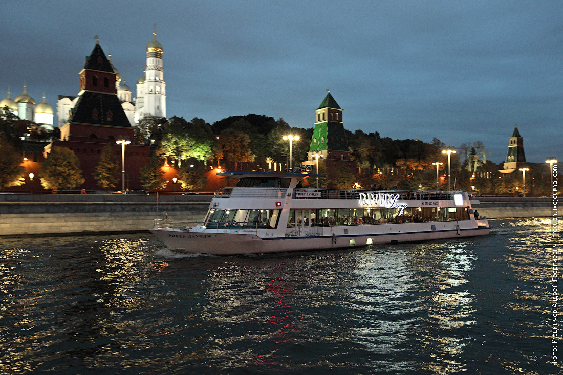 Прогулки по москве реке. Теплоход Москва река ночь. Реки Москвы. Москва река корабль Москва ночью. Ночная прогулка по Москве реке