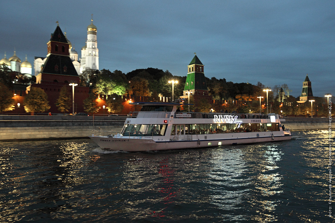 Речные прогулки по москва реке. Теплоход Москва река ночь. Реки Москвы. Москва река корабль Москва ночью. Ночная прогулка по Москве реке.