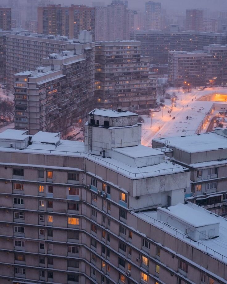 Фото не моё, но мне кажется оно отражает обратную сторону столицы