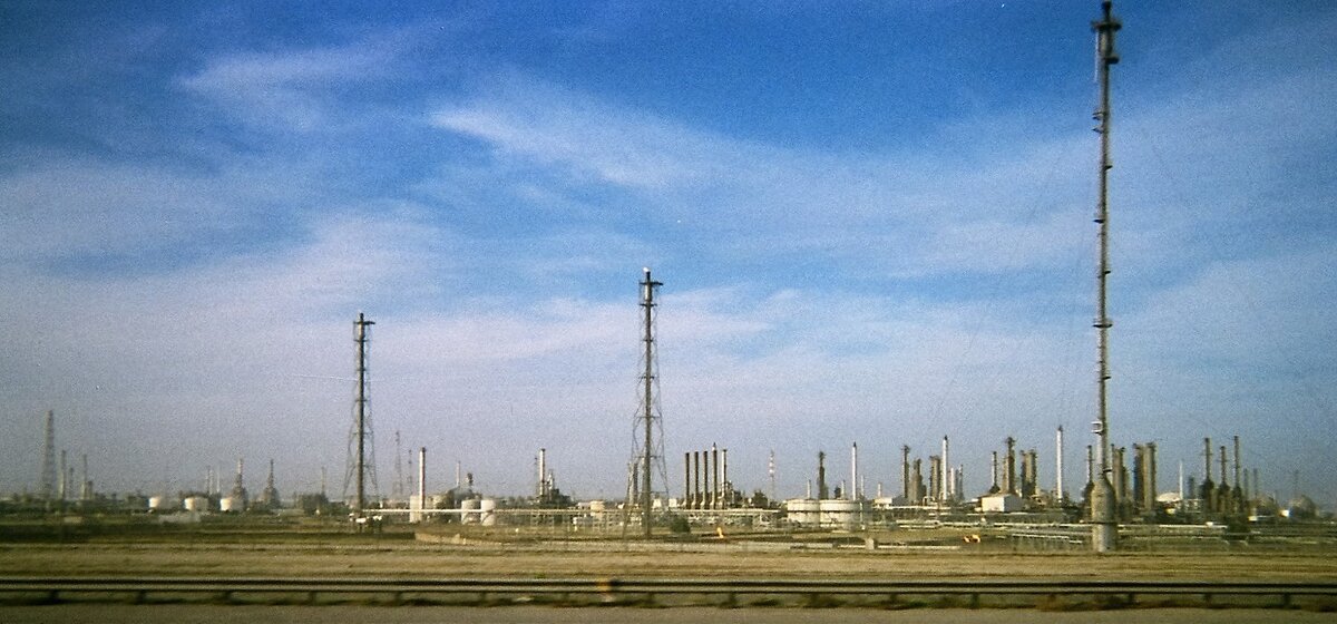 Добыча нефти в Кувейте. Фото из общедоступного источника https://commons.wikimedia.org