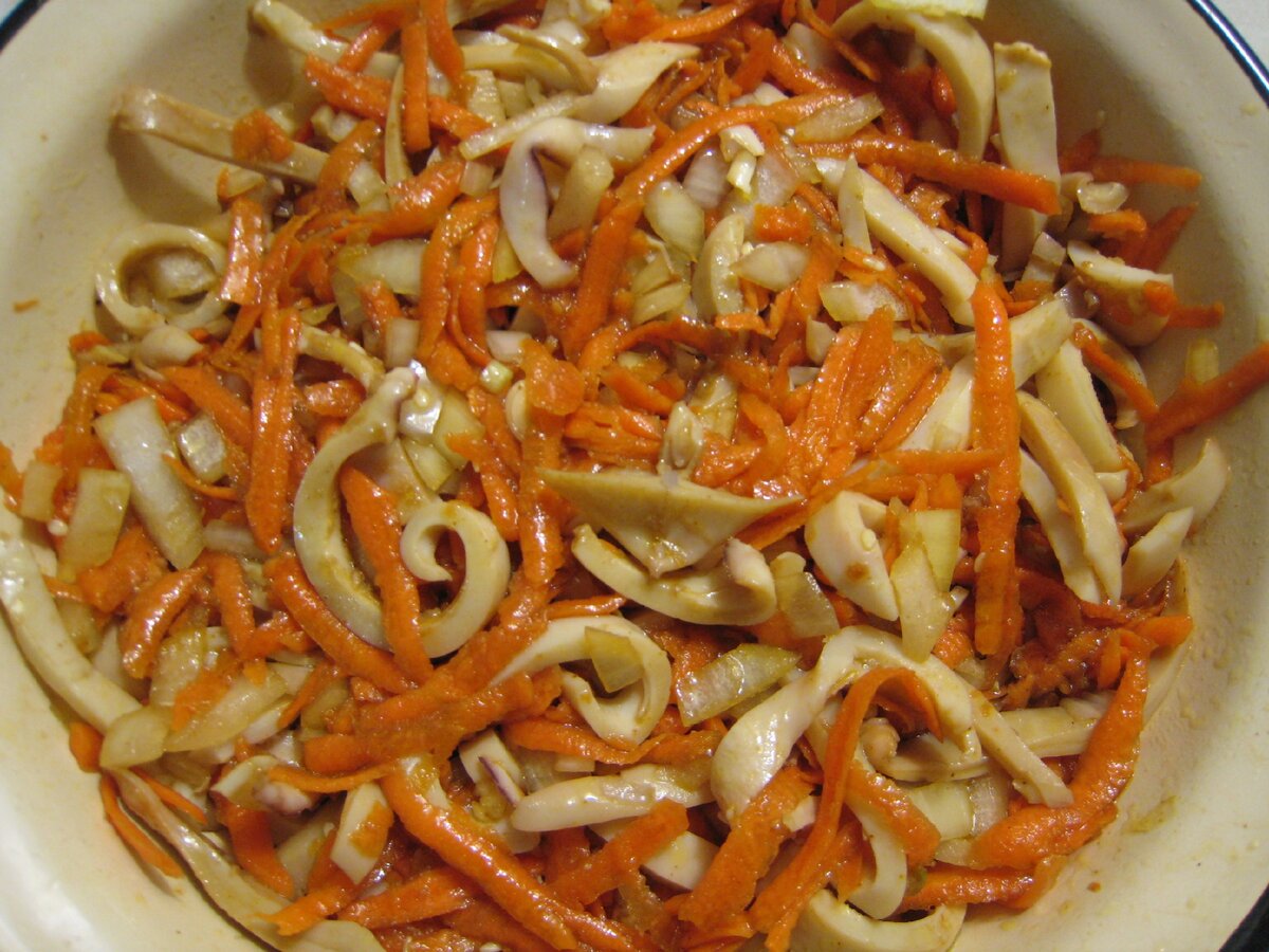 Салат из кальмаров по корейски. Кальмар Хе. Кальмары по-корейски. Кальмары острые по-корейски