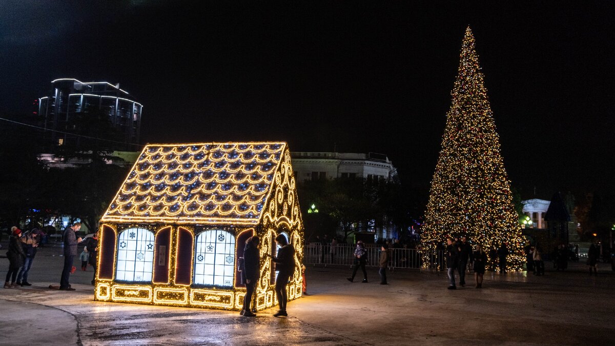 Новогодние украшения в Ялте / Фото: пресс-служба администрации Ялты