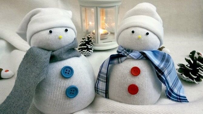 Новогодние поделки своими руками - снеговик из носка