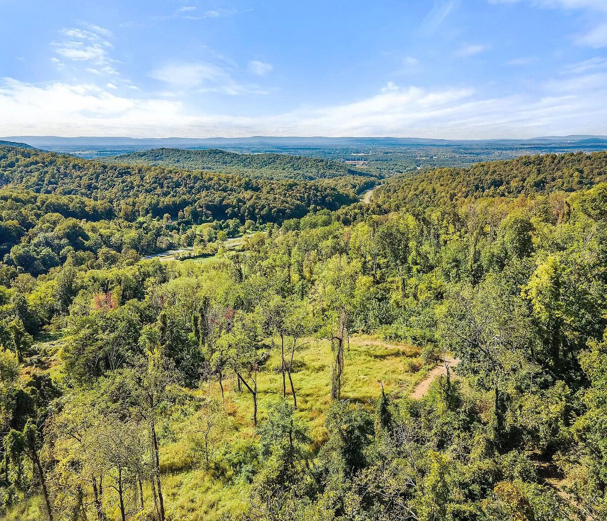 Эшби-Гэп, когда-то по этому природному перевалу через Голубой Хребет проходила индейская тропа из долины реки Шенандоа к атлантическому побережью