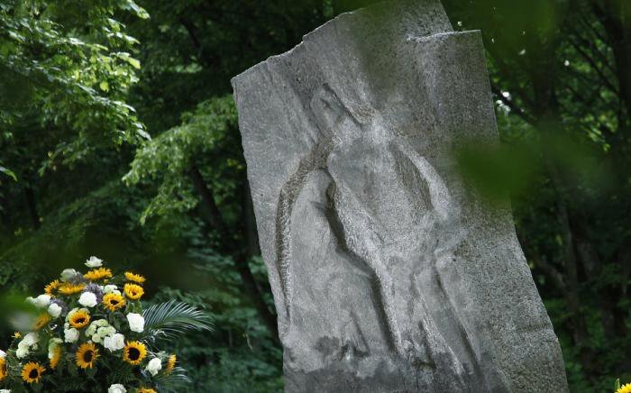 Печаль, памятник.