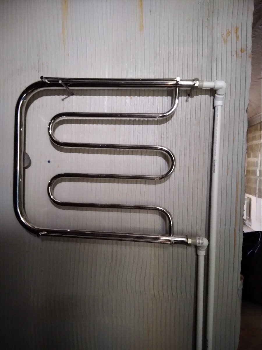 В ванне под плитку цементная штукатурка.