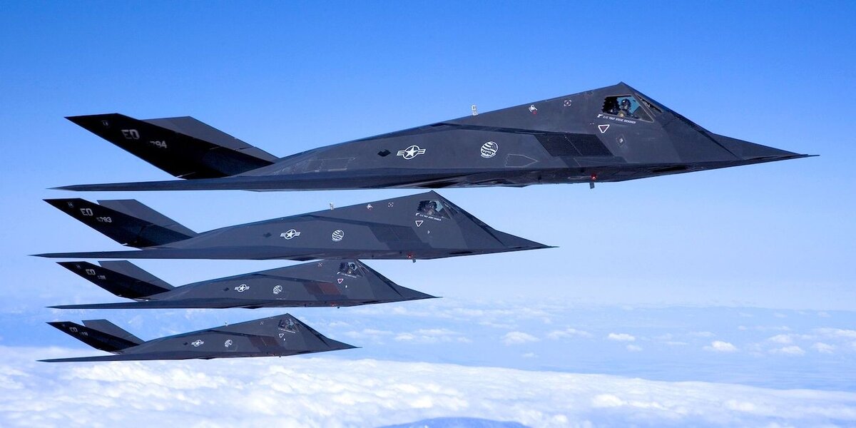 Группа малозаметных тактических ударных самолетов F-117A Nighthawk
