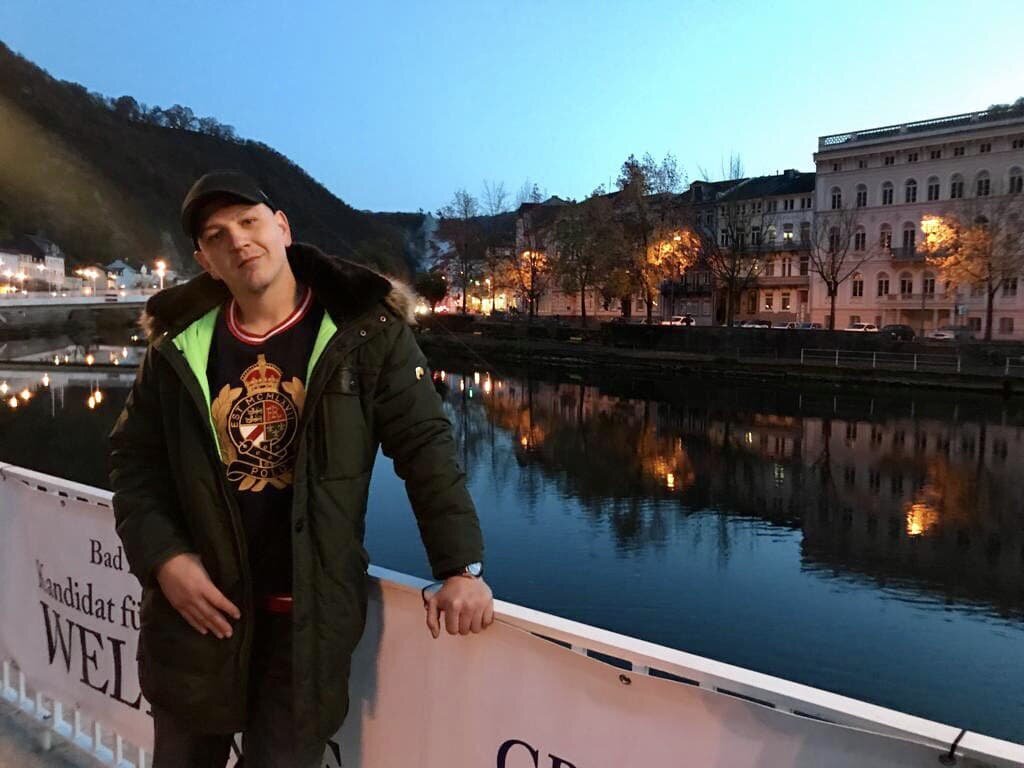 Мой друг Алекс, который живет в Германии. На своем канале очень много делюсь историями своих путешествий, в том числе рассказываю о немцах. Поэтому подписывайтесь на канал, если вам интересно видеть в ленте больше таких материалов, а также присоединяйтесь к обсуждению в комментариях;)