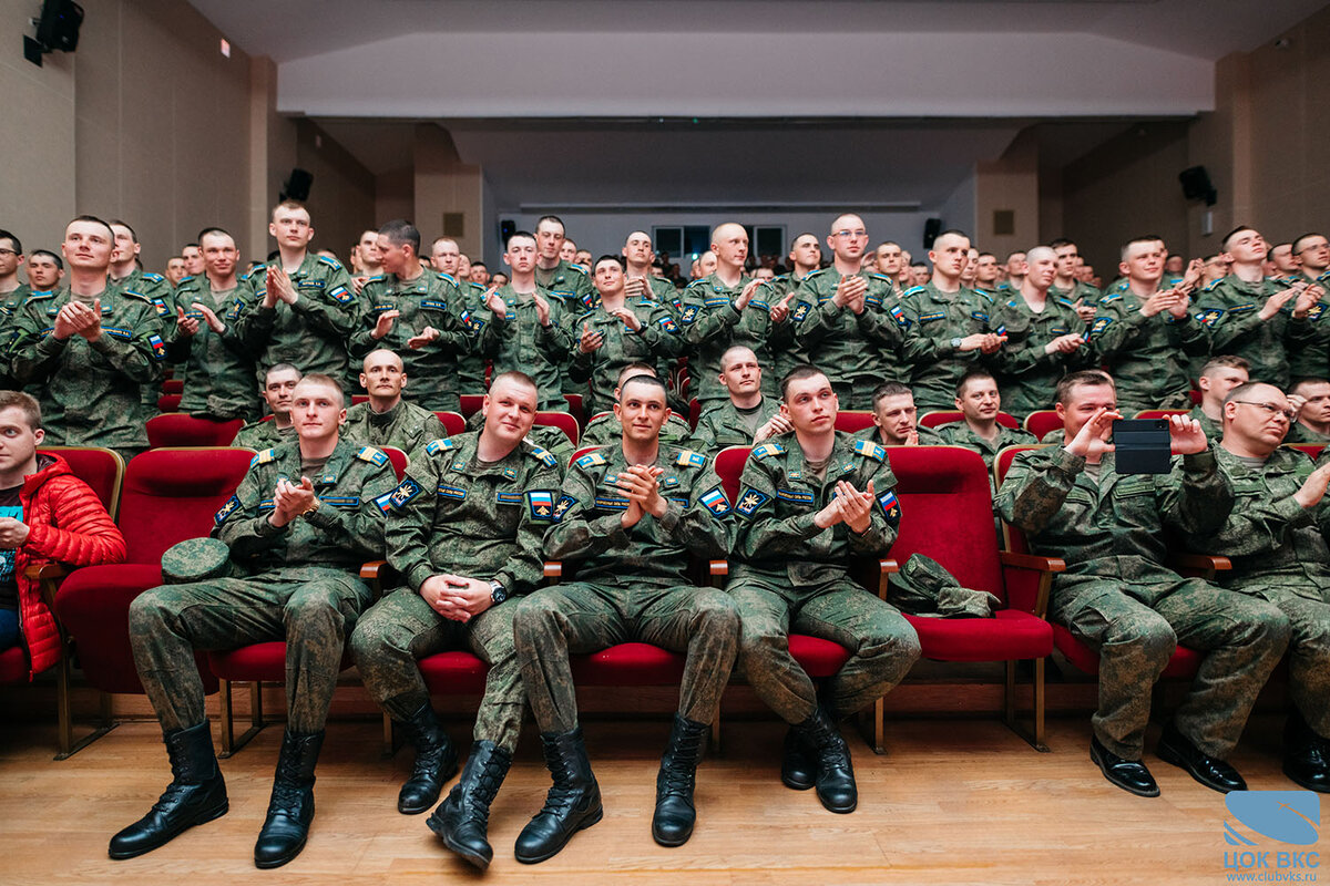 Творческая группа ЦОК ВКС выступила в Алабино для участников Парада Победы на Красной площади