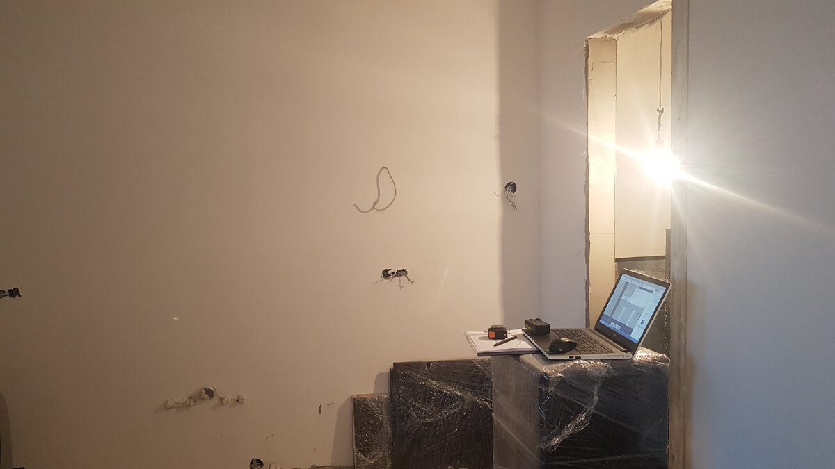 справа у них помещение типа кладовки