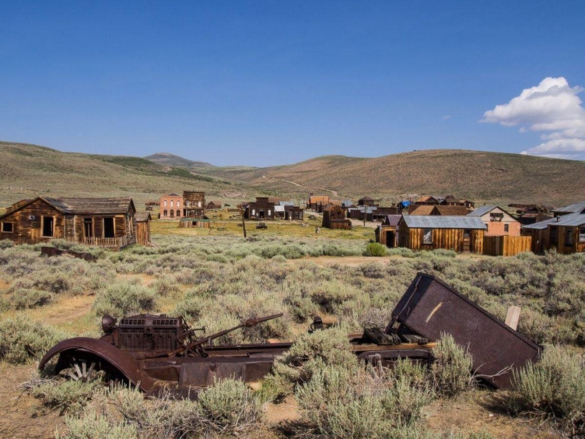 Mineral parking lot. Боди город призрак США. Город призрак боди Калифорния. Bodie город призрак. Mineral Park город призрак в США.