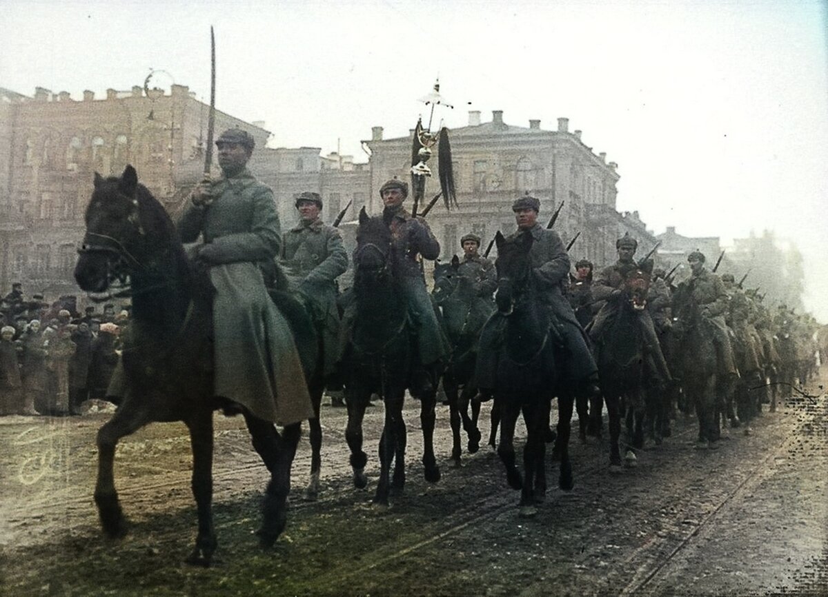 Кавалеристы РККА на параде, 1920-е гг.