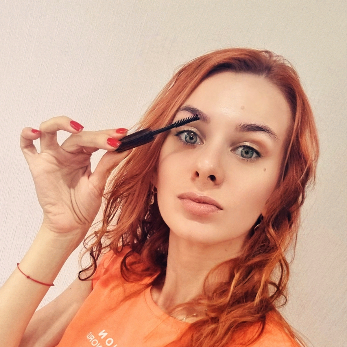 Привет! Меня зовут Оксана. И в некоторых моментах я стала консервативной особой)
