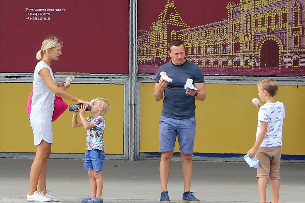 Жара.