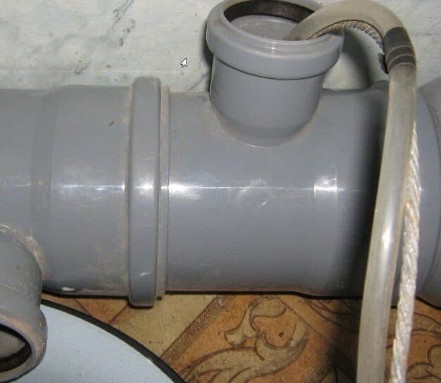 Разморозка горячей водой, через шланг, прикрепленный к тросу