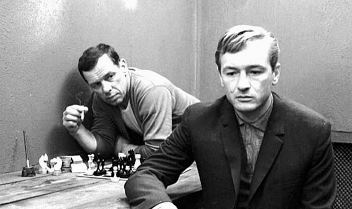 Кадр из фильма "Ошибка резидента" 