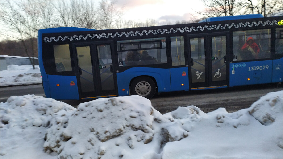 Автобус на трассе   (фото автора)