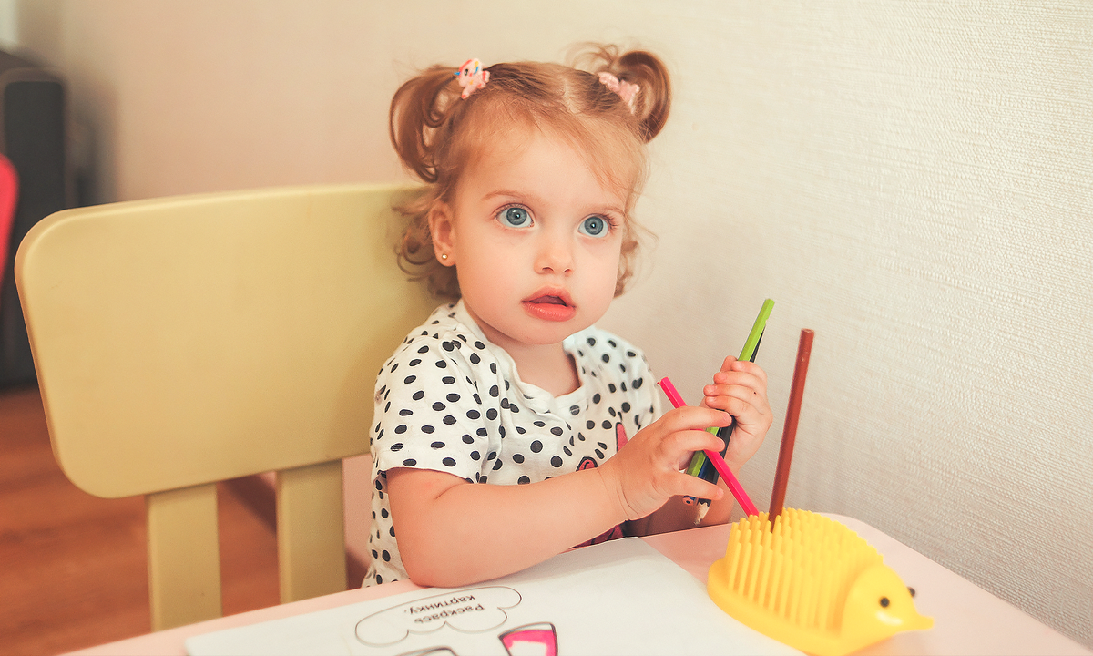 Летние девочки подростки. Девочка от бывшего. Изменяет парню. Девочка ест мороженое. Кристен стюарт посланники.