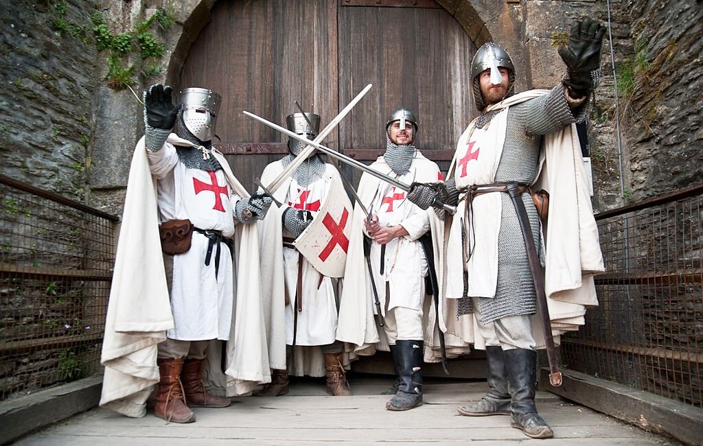 В начале моей блестящей карьеры таксиста мне приходилось возить разных людей )