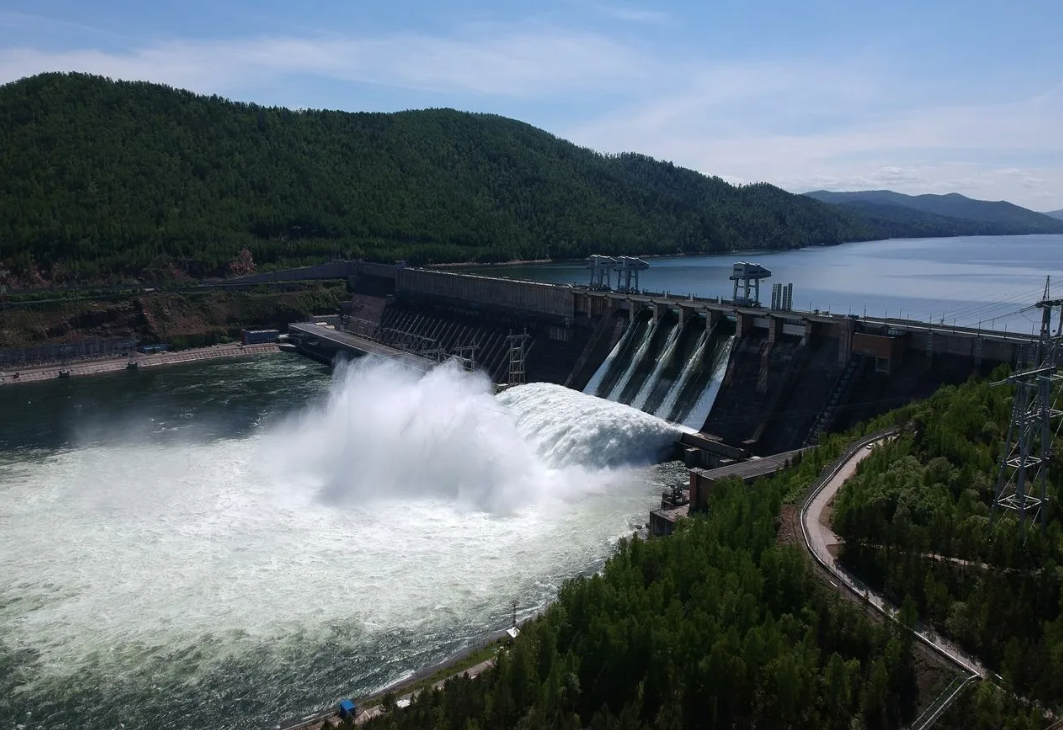 5 гэс на енисее. Красноярская ГЭС водосброс. Бурейская ГЭС водосброс. Красноярск ГЭС сброс воды 2021. Водосброс воды на Красноярской ГЭС