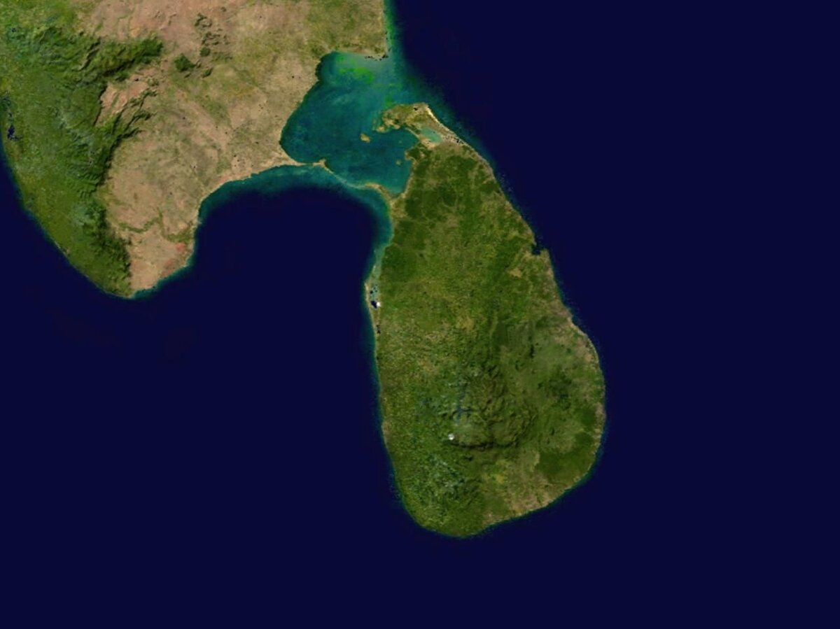Шри Ланка со спутника