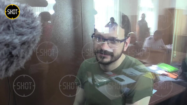 Илья Яшин в зале суда, где принималось решение о его аресте. Видео © Telegram / SHOT