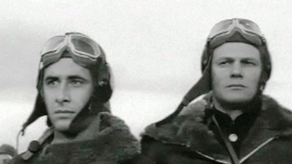 Летчики-североморцы (справа Глебик). Кадр из фильма «Места тут тихие»