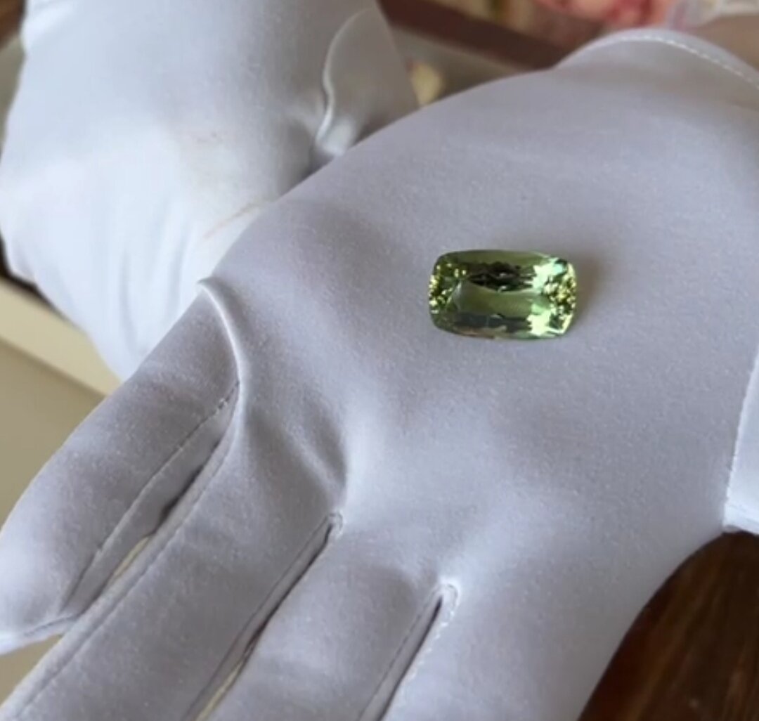 Мадагаскарское чудо: рислинг берилл с изменением цвета от зеленого к желтому