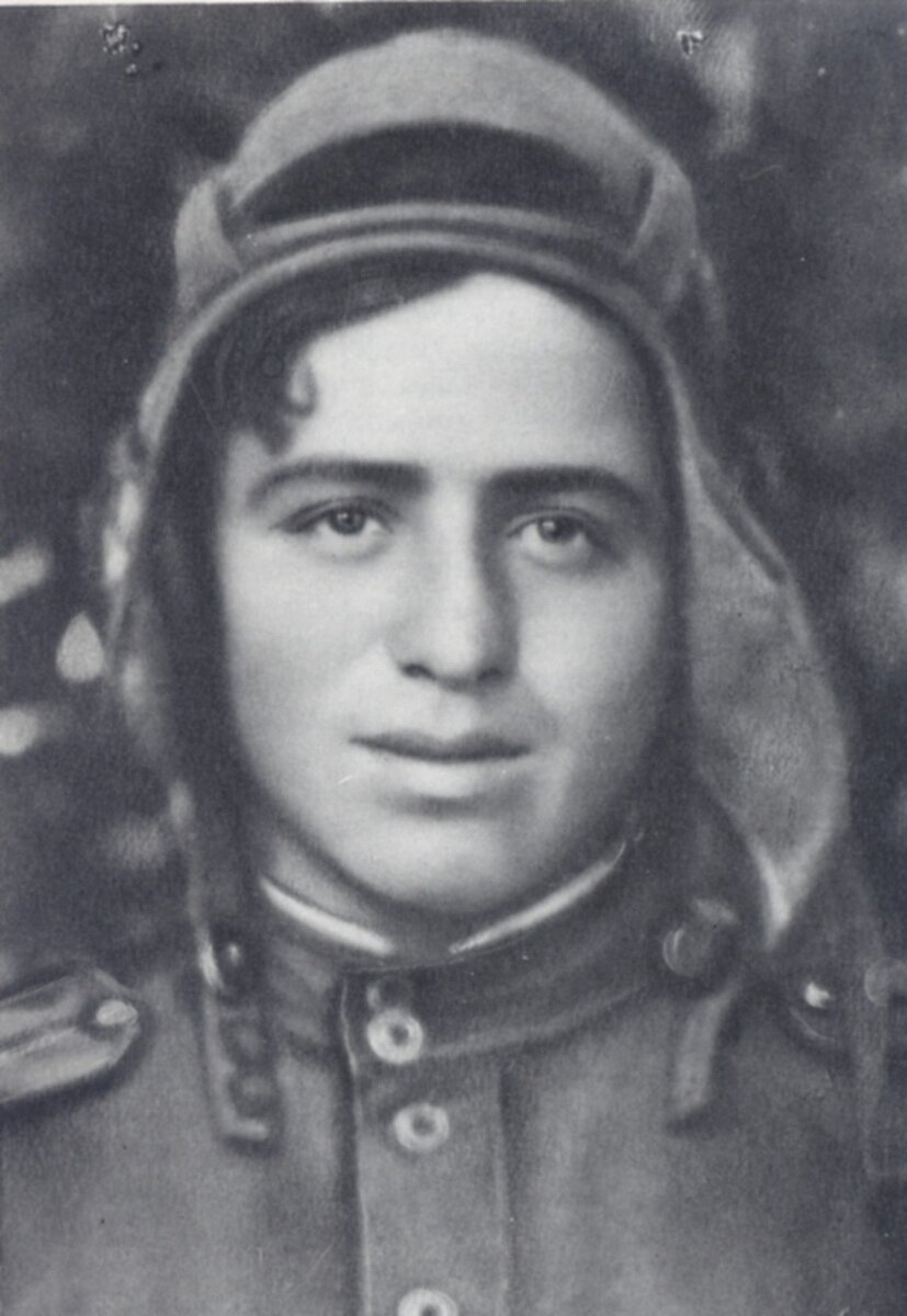     Гвардии лейтенант Ион Деген был награжден орденом Красного знамени в возрасте 20 лет.  архив Минобороны РФ.