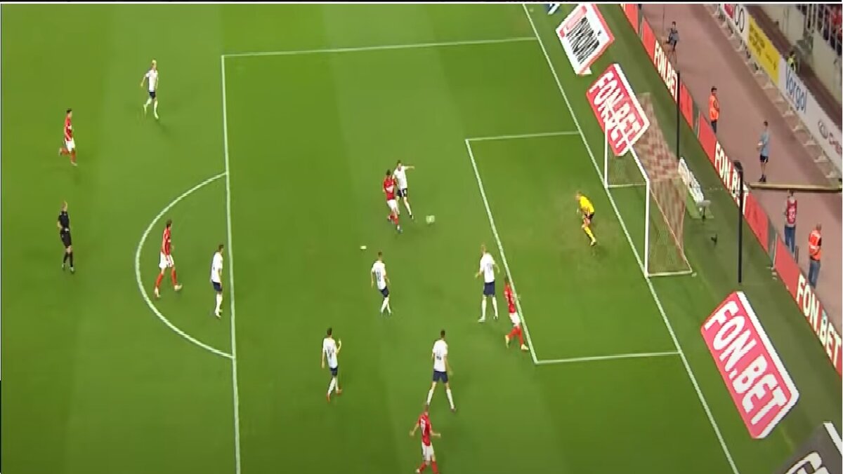 Мелешин выводит свою команду вперед