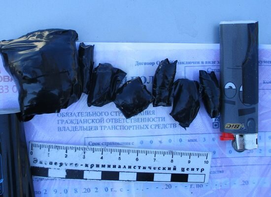    Изъятый наркотик (оперативная съемка)