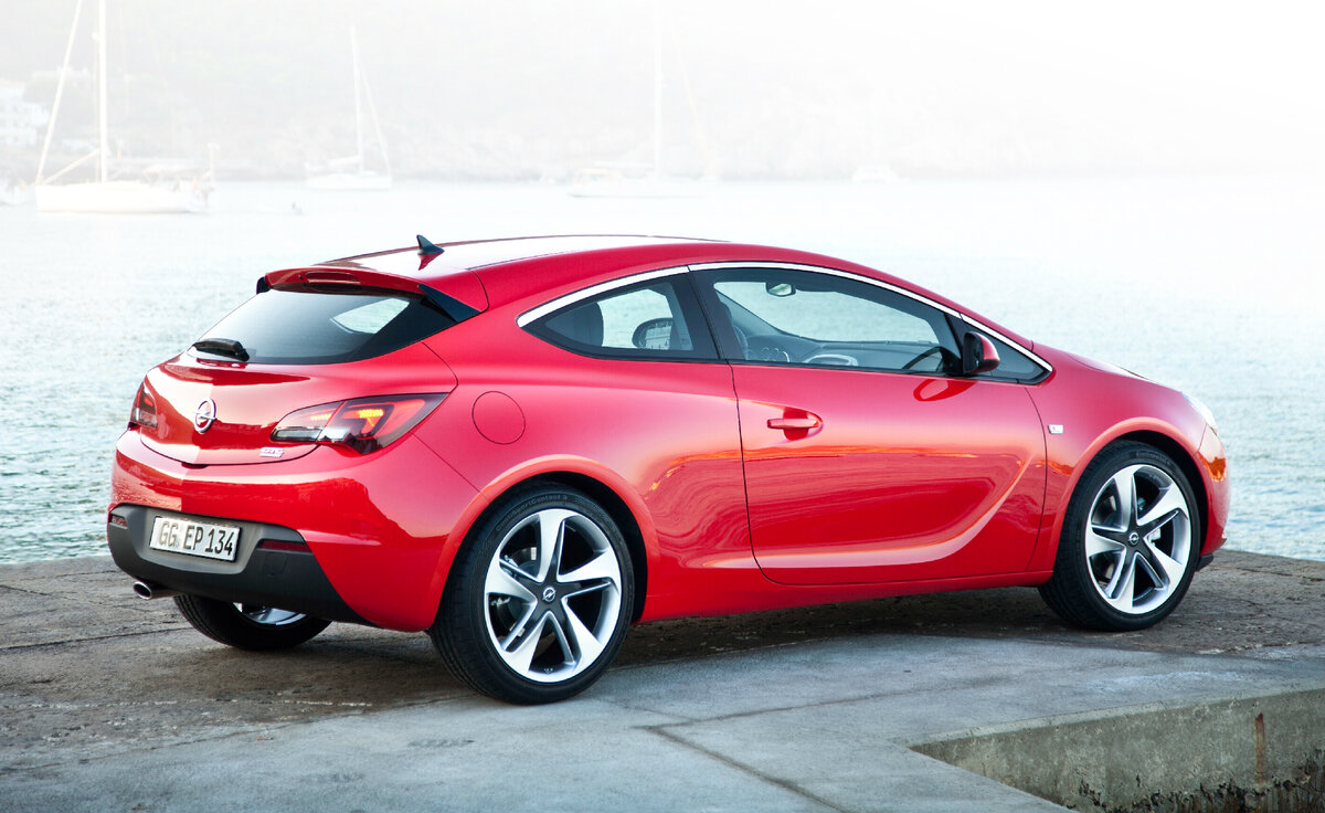 Opel Astra Coupe 2012