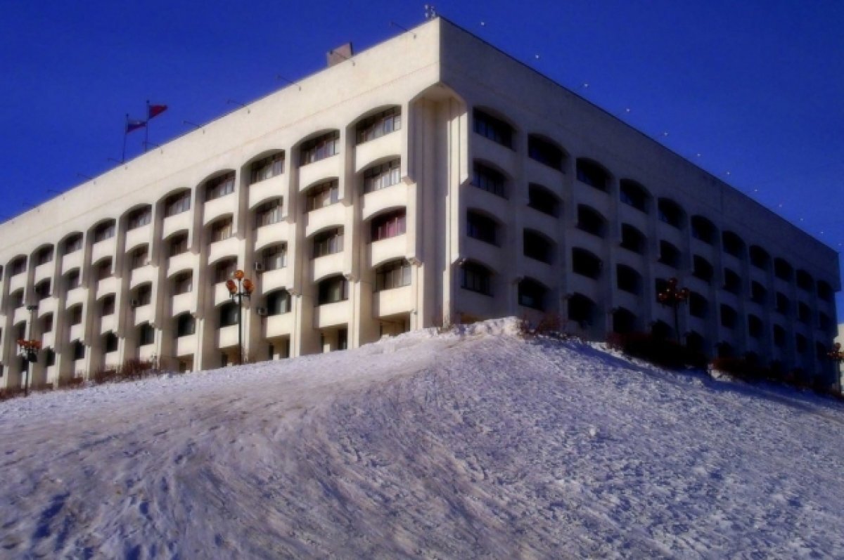    Облизбирком передал Александру Захарову мандат погибшего Павла Антова