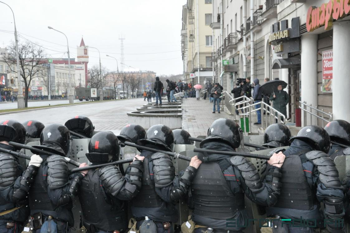 Синонимы к словосочетанию «взять власть в свои руки»