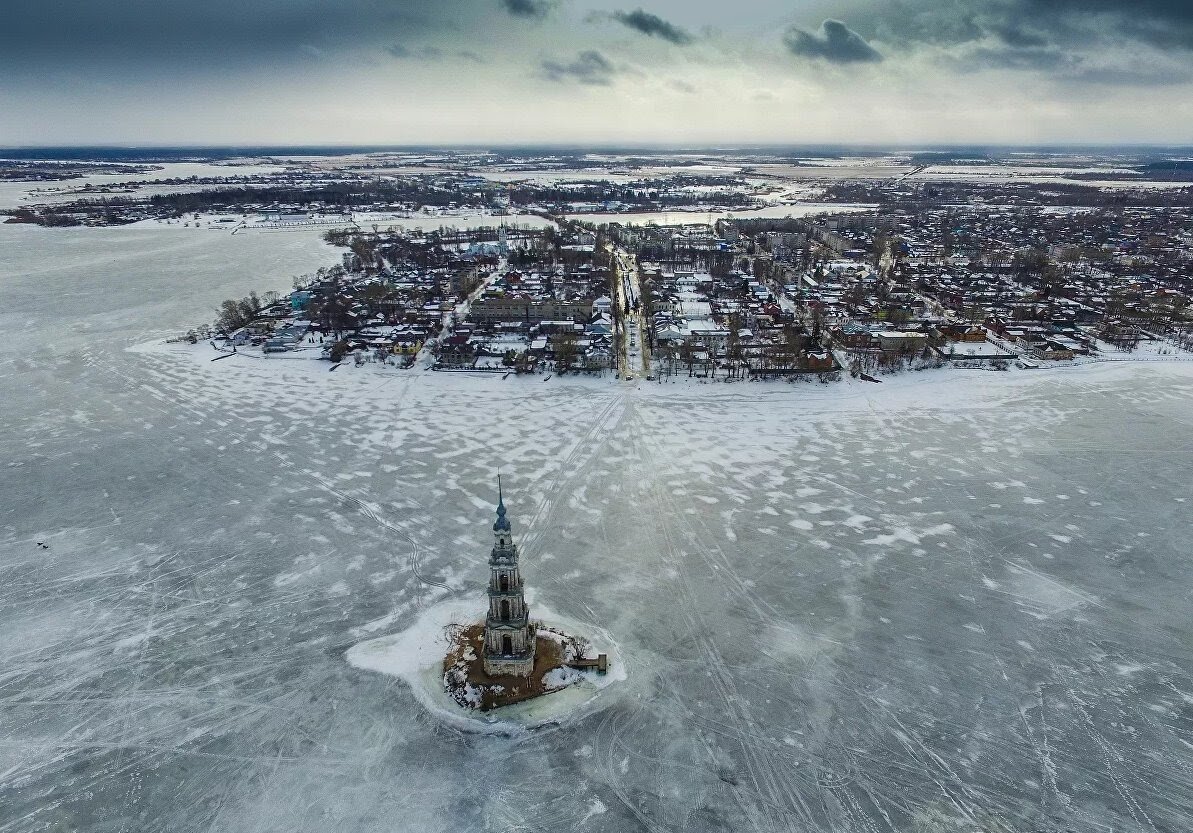 Рыбинское водохранилище затопленный город