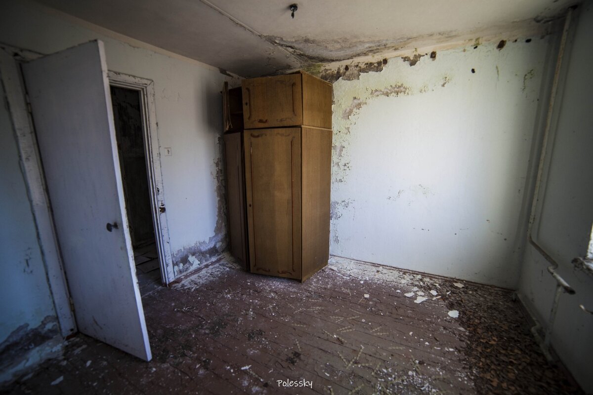 Припятские квартиры без людей уже 34 года. Заглянем внутрь, как оно там сейчас