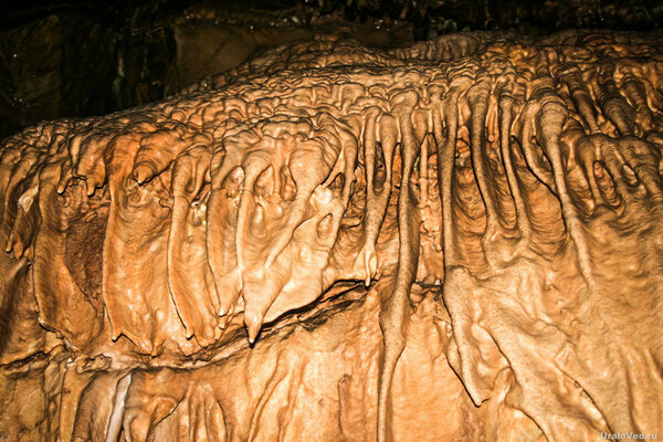 В пещере Чудесница очень красивые и разнообразные натёчные формы