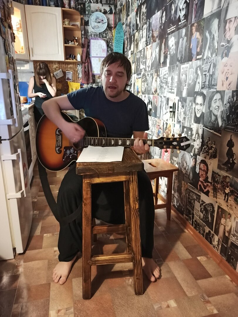 Саша погружён в процесс