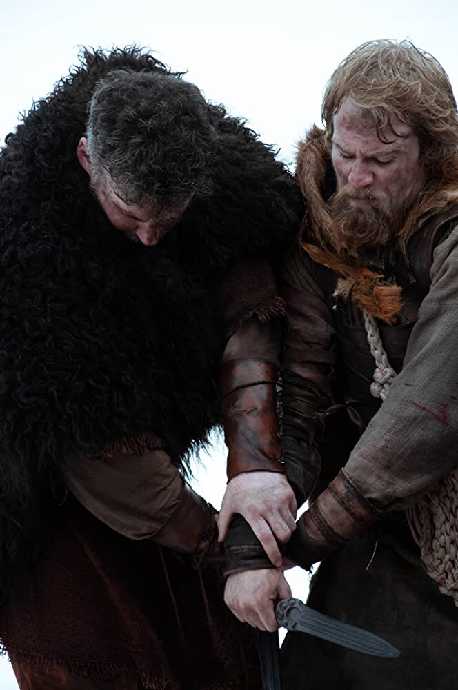 - Ух ты! Чо, бро, у тебя реально пластмассовый ножик в 62 году нашей эры?  Да ладно, дай позырить, не жмоться! 