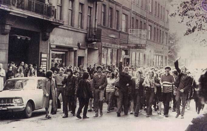 Поступок Каланты вызвал массовые демонстрации молодежи. Демонстранты в центре Каунаса 18 мая 1972 года, фотография КГБ (источник: Lietuvos Ypatingojo Archyvo). Фото: janpalach.cz