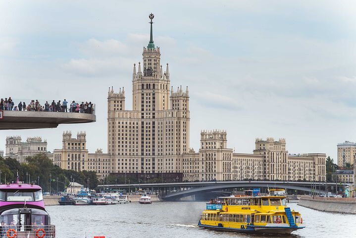 Сталинские высотки до сих пор являются украшением Москвы