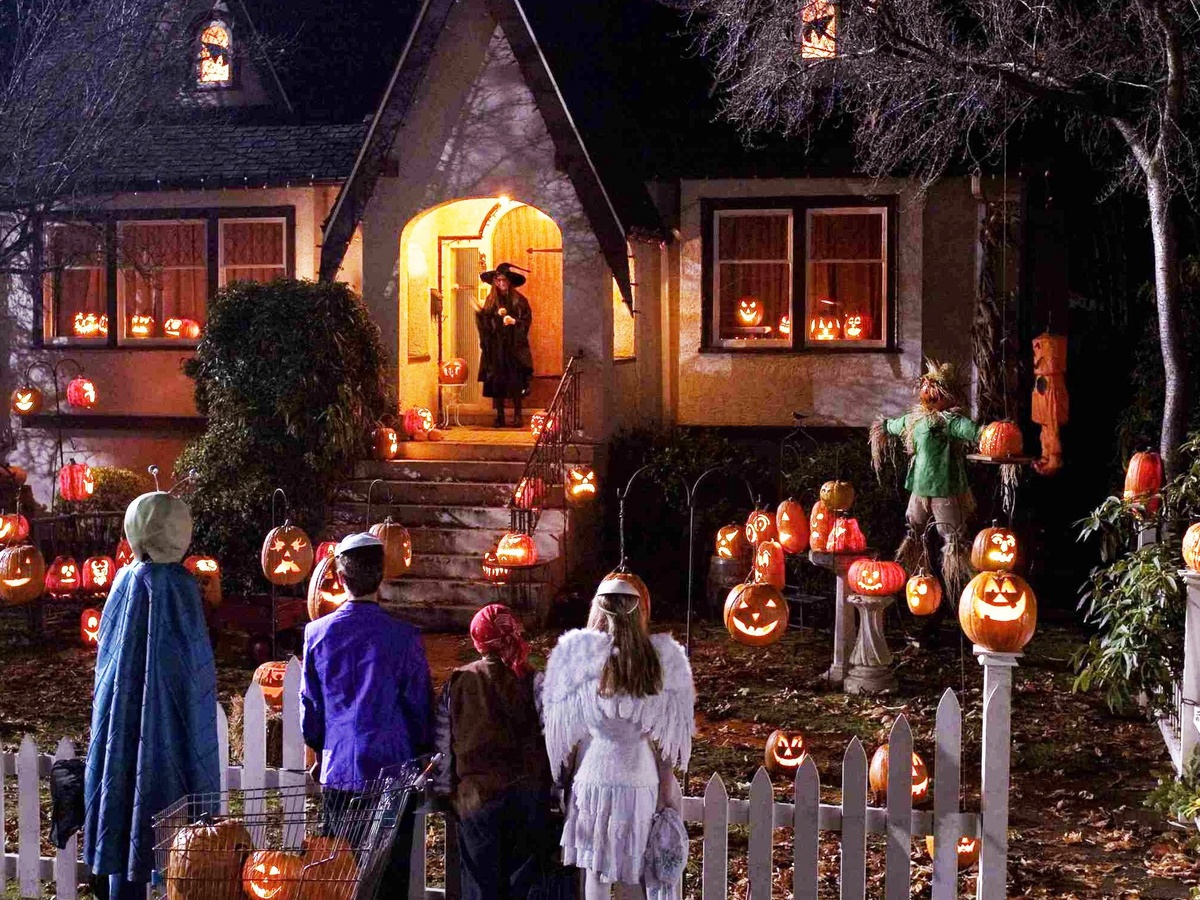 Источник фото: https://darkermagazine.ru/page/smert-v-tosklivom-oktjabre