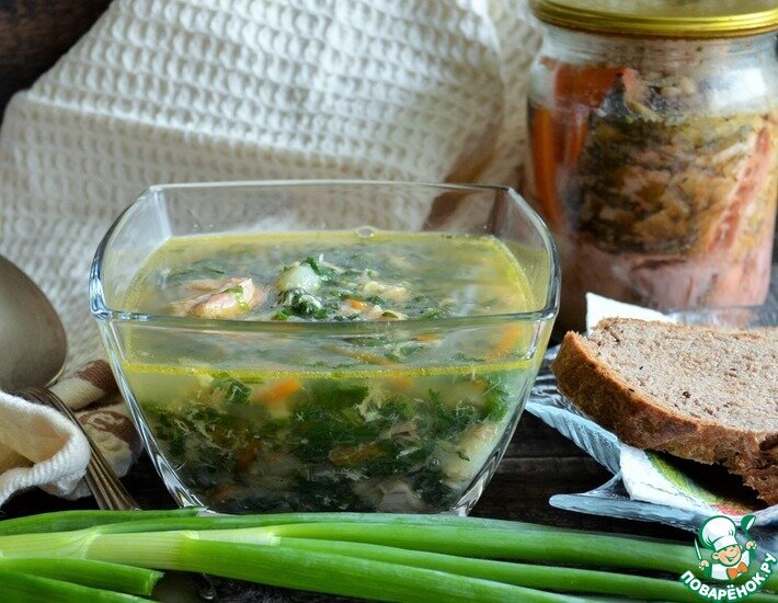 "Весна, зелень, витамины". Вот под этим девизом и приготовим суп, полезный и вкусный. Крапиву необходимо собирать в экологически чистом месте, вдали от дорог и крупных промышленных предприятий. Угощайтесь.