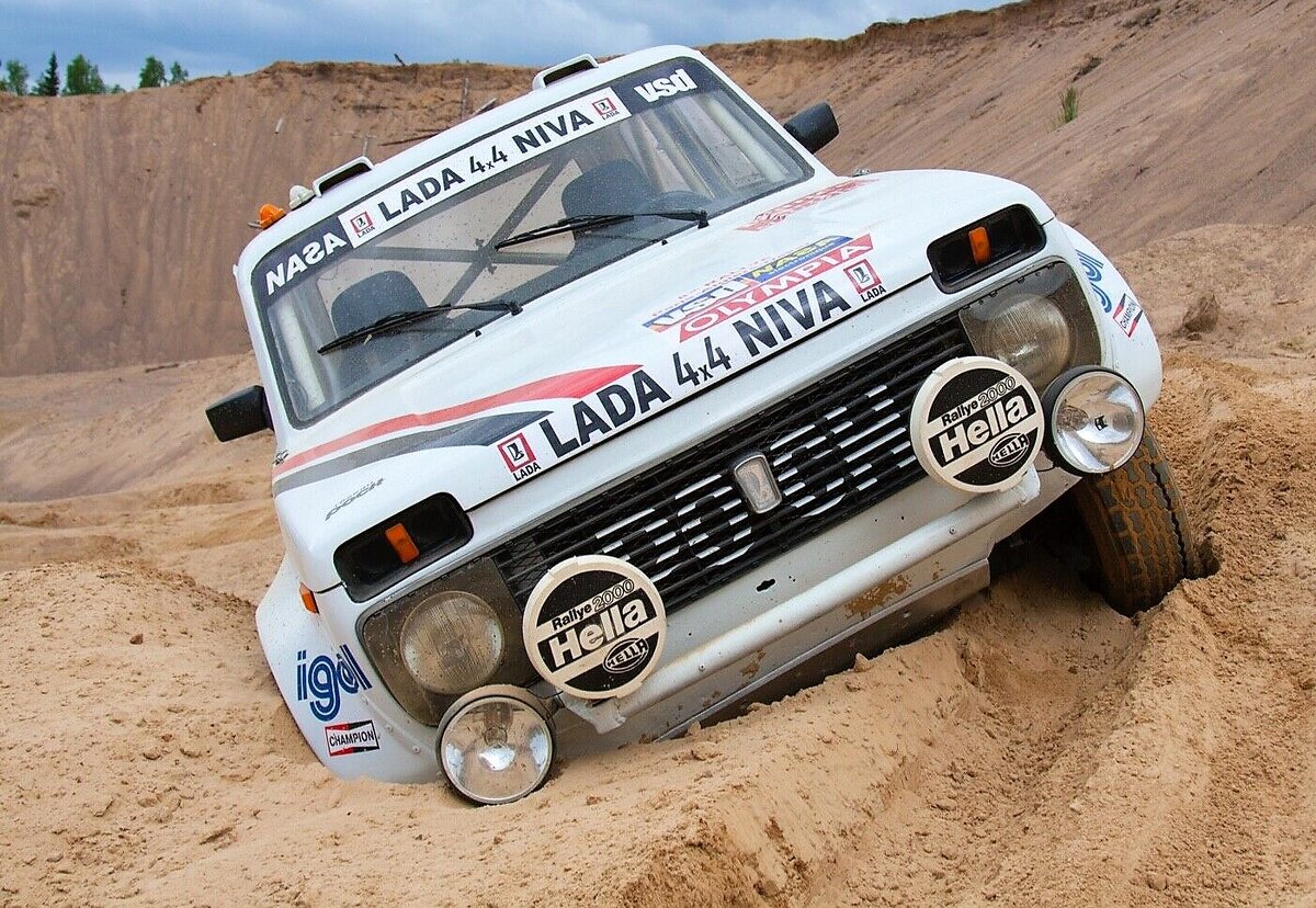 Раллийная НИВА в песке, очень редкая одна из восьми