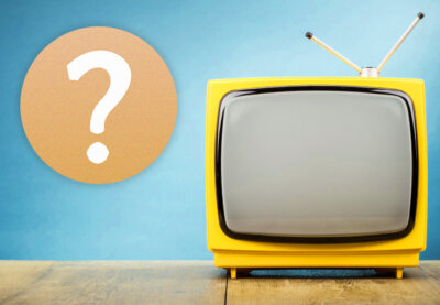 Большинство пользователей спутникового телевидения Триколор ТВ сталкиваются с такой проблемой, когда по телевизору идёт программа и вдруг резко картинка замирает, а на экране пишут «Нет сигнала». Не стоит сразу впадать в панику, а первым делом посмотреть в окно и понаблюдать за погодой. Данная надпись свидетельствует о потере сигнала вещания. Возможными причинами возникновения утраты ресурса могут быть также механическое повреждение антенны или её некачественная настройка.