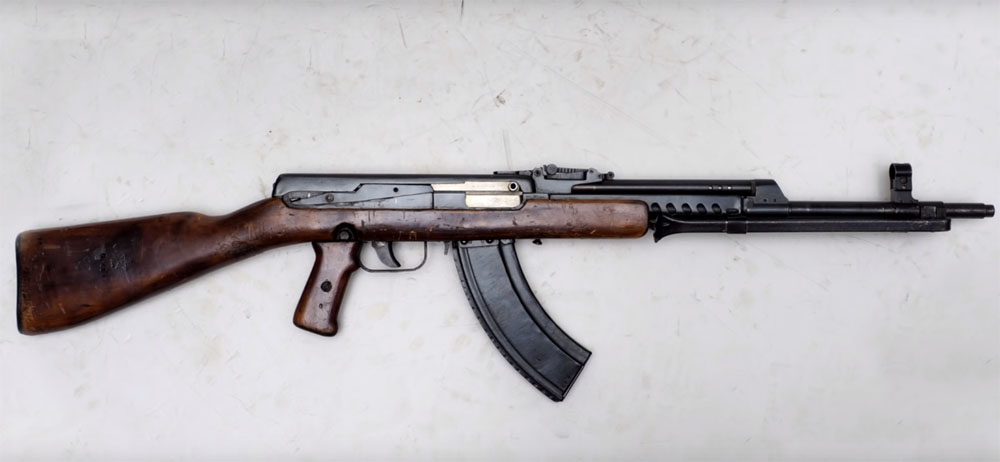 Источник: https://www.kalashnikov.ru/avtomat-sudaeva-as-44-videoobzor/