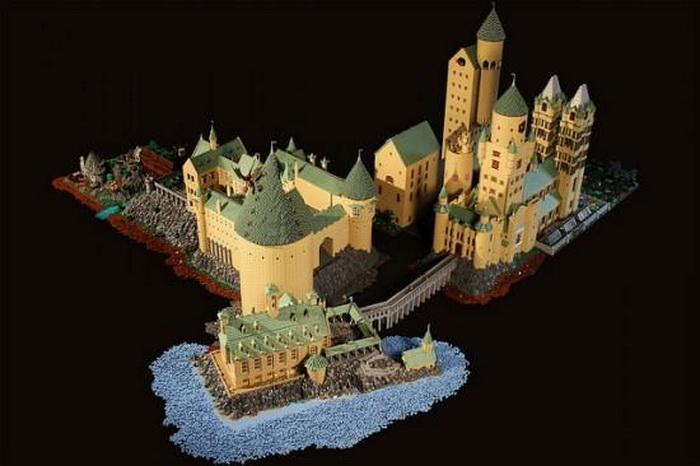 Хогвартс, построенный из 400 000 деталей LEGO