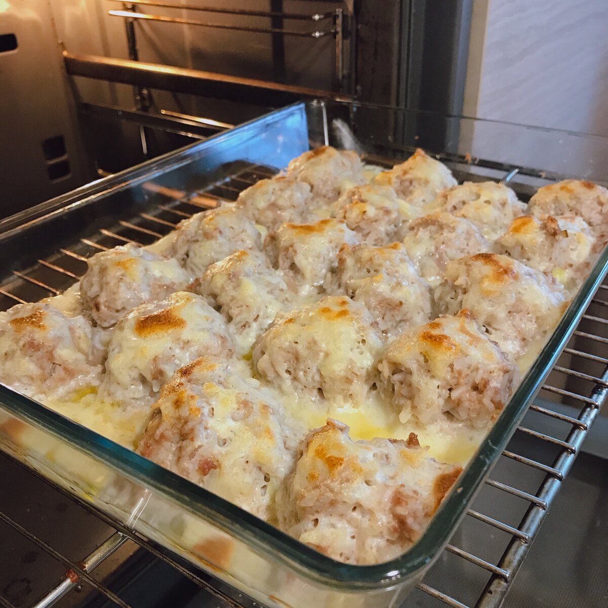 Тефтели под соусом бешамель 