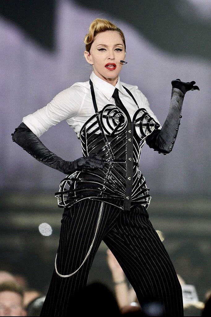 Сценичный псевдоним или сценический. Мадонна MDNA Tour Vogue 2012.